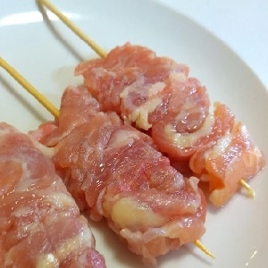 【業務用・食材】国産小肉串　冷凍　３０ｇ×２０