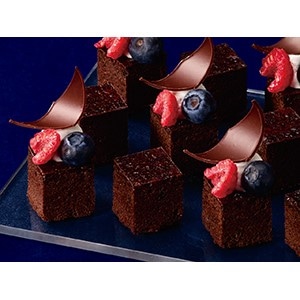 【業務用・食材】カット済みケーキ　ブラウニー　（ベルギー産チョコレート使用）　３９２ｇ