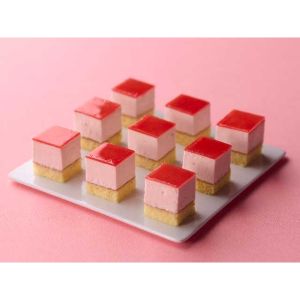 ＲＮカット済みケーキ　いちごムース　３６７ｇ