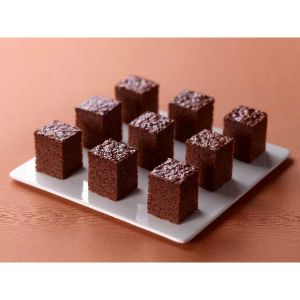 ＲＮカット済みケーキ　ココアブラウニー　３６７ｇ
